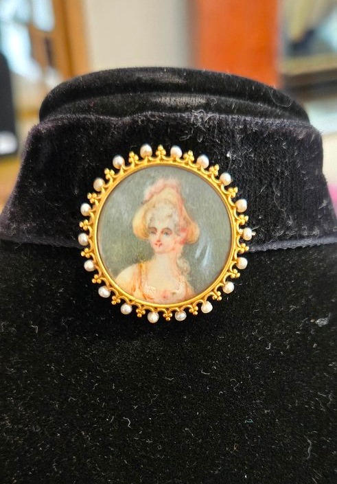 Napoleon III Brooch Featuring A Gouache Portrait In 18k Gold -photo-3