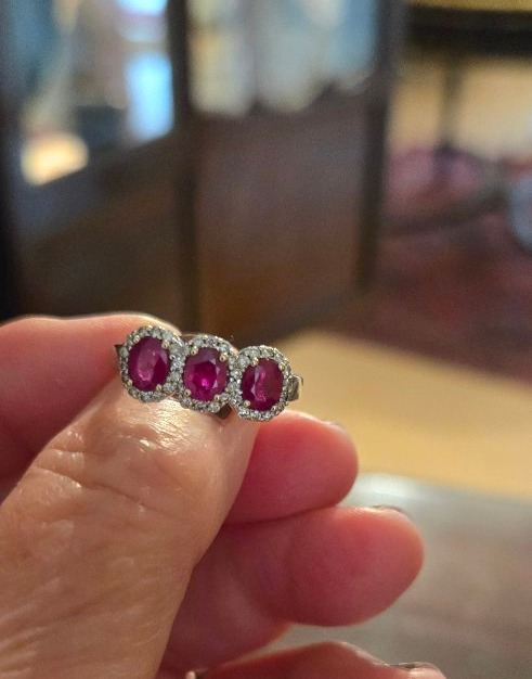 Vintage Ring, 14-karat White Gold, Set With Three Rubies And Diamonds -photo-4