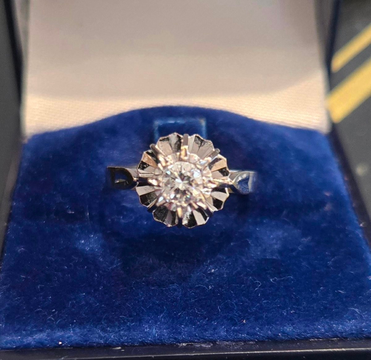 Art Deco Ring In Platinum And 18carat White Gold, Set With An Old European Cut Diamond -photo-2