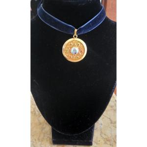 Vintage 19.2 Carat Gold Pendant Set With A Porcelain Plaque 