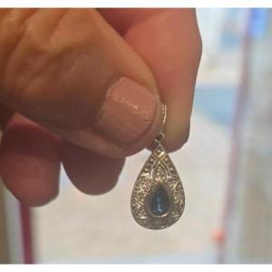 Pendentif Vintage en Or Blanc 18ct orné d'une Saphir et de 8 Diamants 