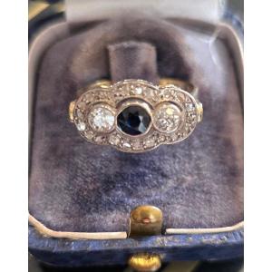 Art Déco- Bague ornée de Diamants et d'un Saphir