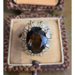 Une Bague Cocktail, sertie d'un grand Quartz Fumé en Or 14ct