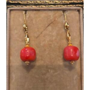Paire de Boucles d'oreilles anciennes en Or 18ct et Corail
