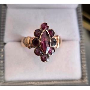 Bague Napoléon 111 l en Or 18ct et est ornée de Grenats de Perpignan, Poids 6.14g