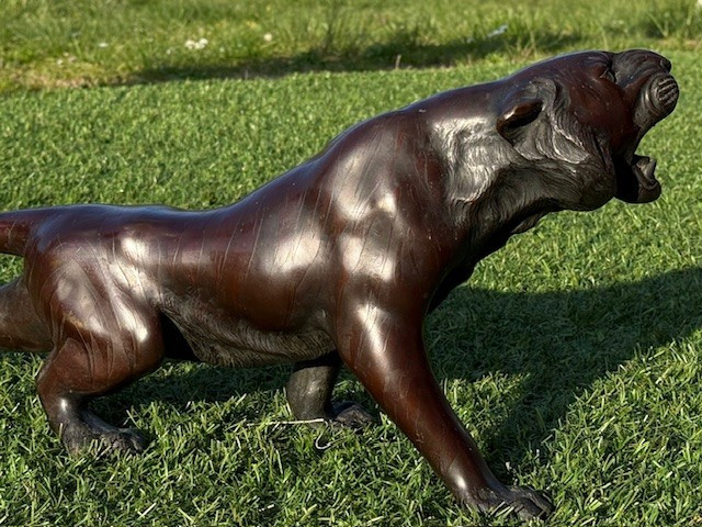 Tigre rugissant en bronze aux yeux en verre par TSUNEMITSU, Japon, période Meiji (1868-1912)-photo-4