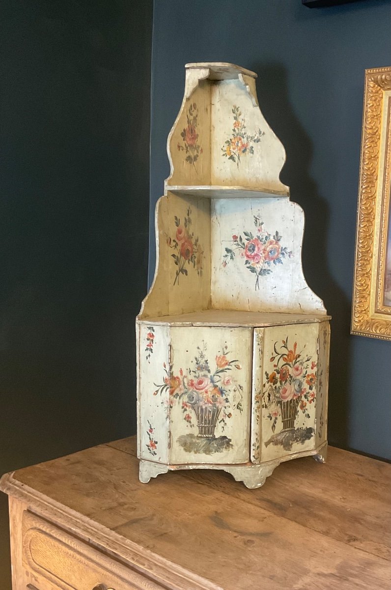 Pair Of 18th Century Corners-photo-2
