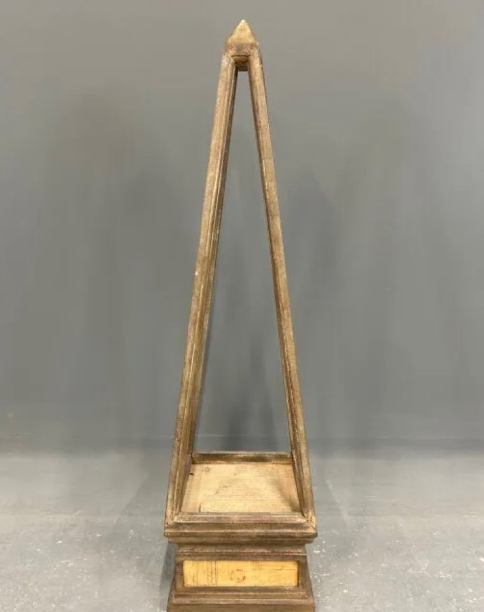 Curious Obelisk -photo-2