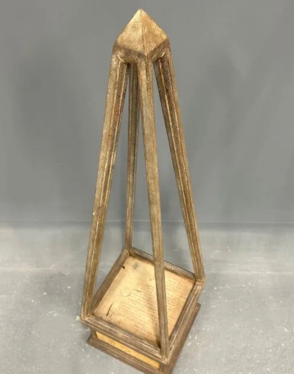 Curious Obelisk -photo-1