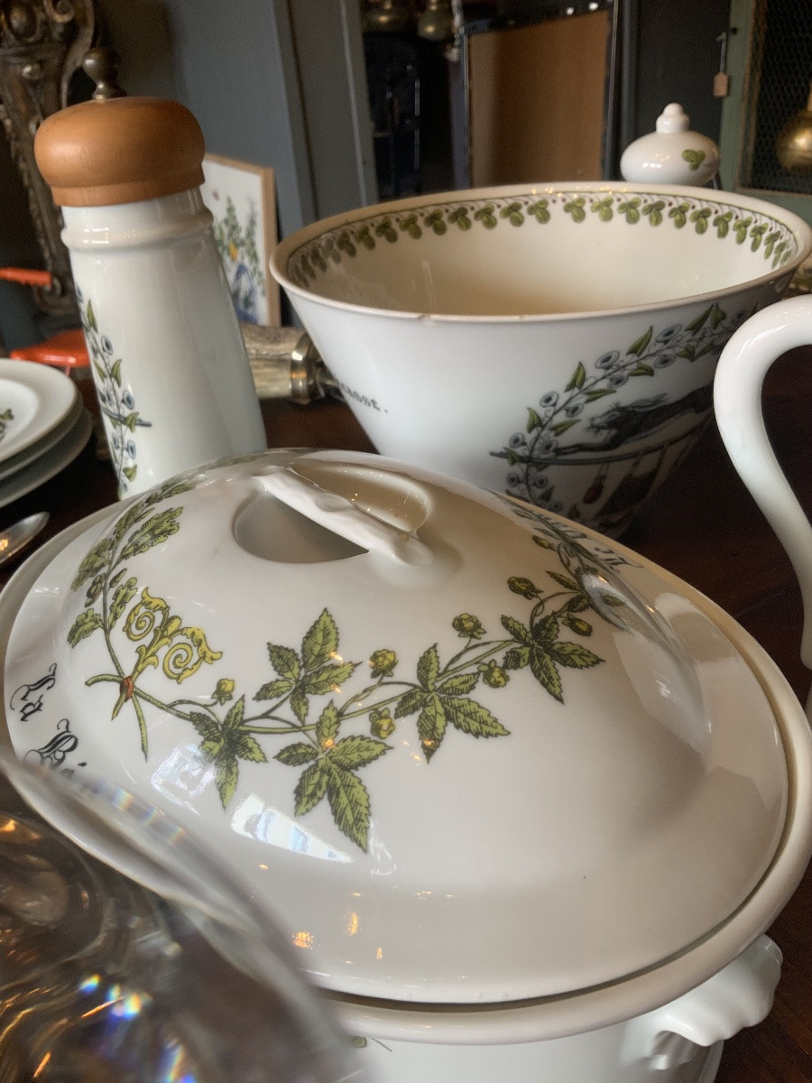 Circa 1970: Part Of An Auteuil Porcelain Dinner Service-photo-3