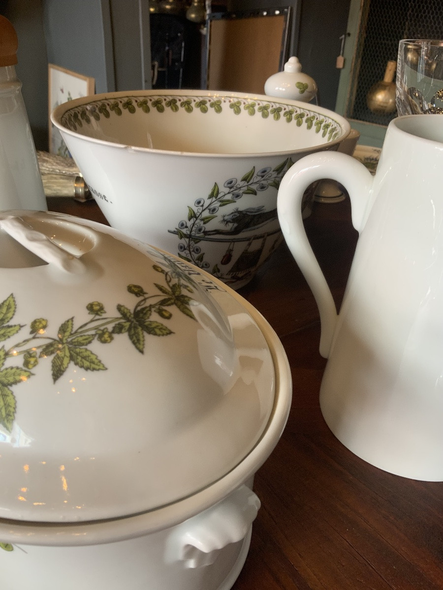 Circa 1970: Part Of An Auteuil Porcelain Dinner Service-photo-4