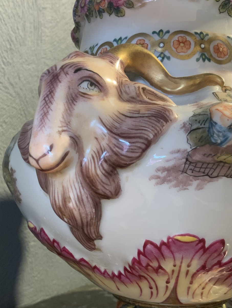 20th Century: Pair Of Capodimonte Vases-photo-1