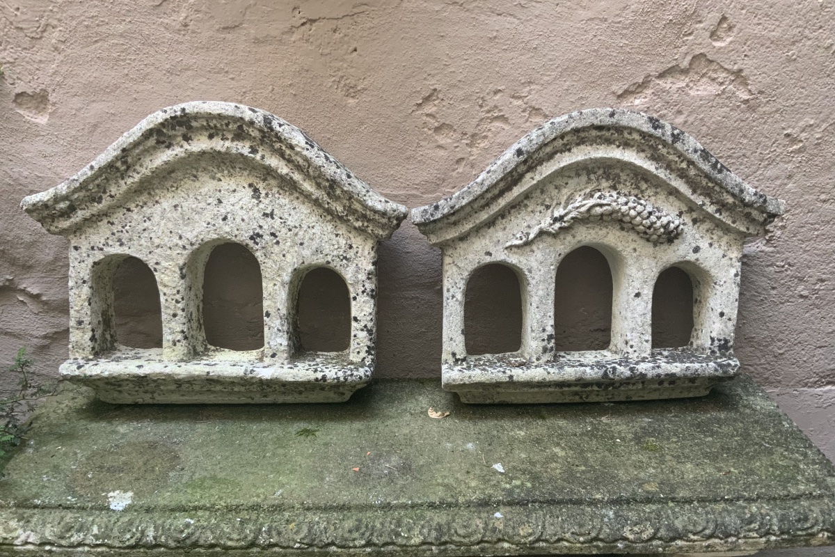 XXeme siècle : une paire de pigeonniers