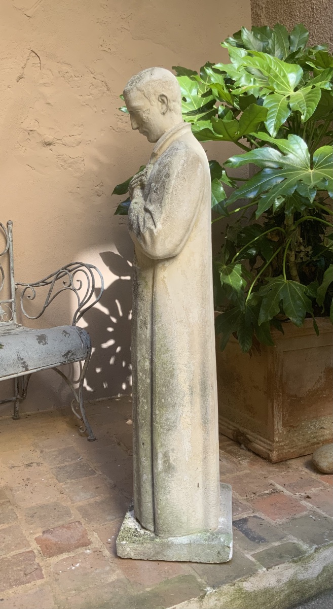 XX eme siecle : un grand priant en pierre -photo-1