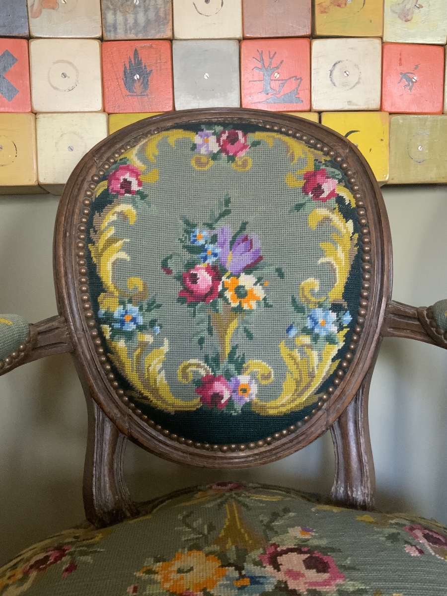 18th Century: Pair Of Medallion Armchairs-photo-1