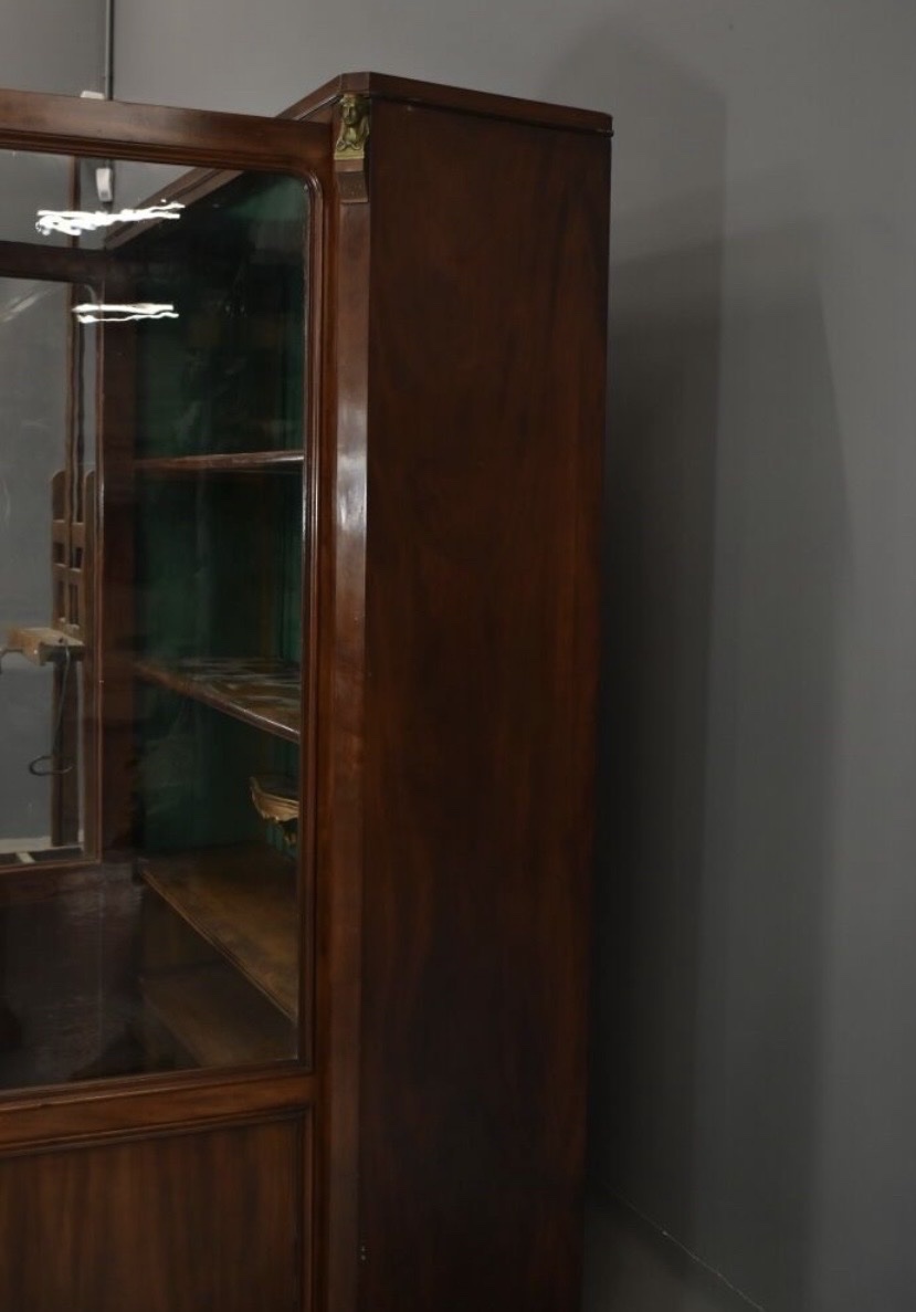 19th Century: Display Case And Bookcase -photo-1