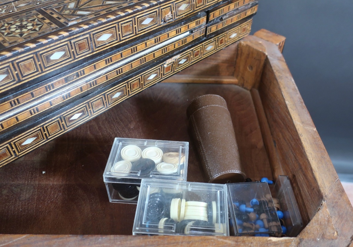 XIX eme siecle : une table à jeux syrienne-photo-2