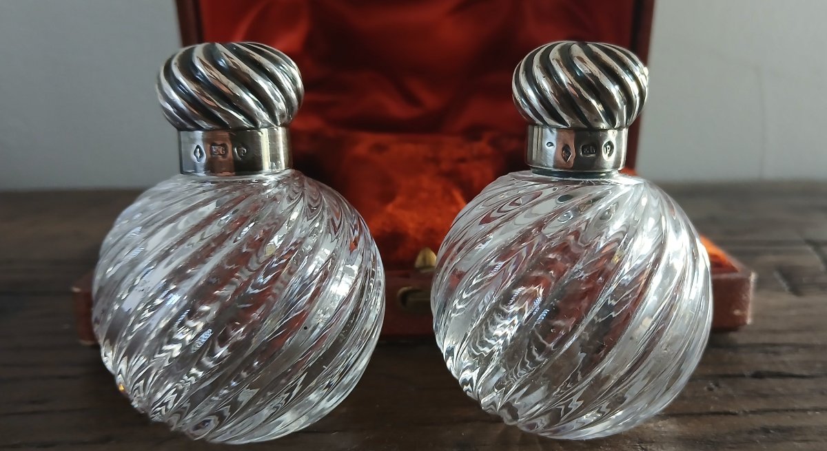 Set Of 2 Perfume Or Salt Bottles-photo-4