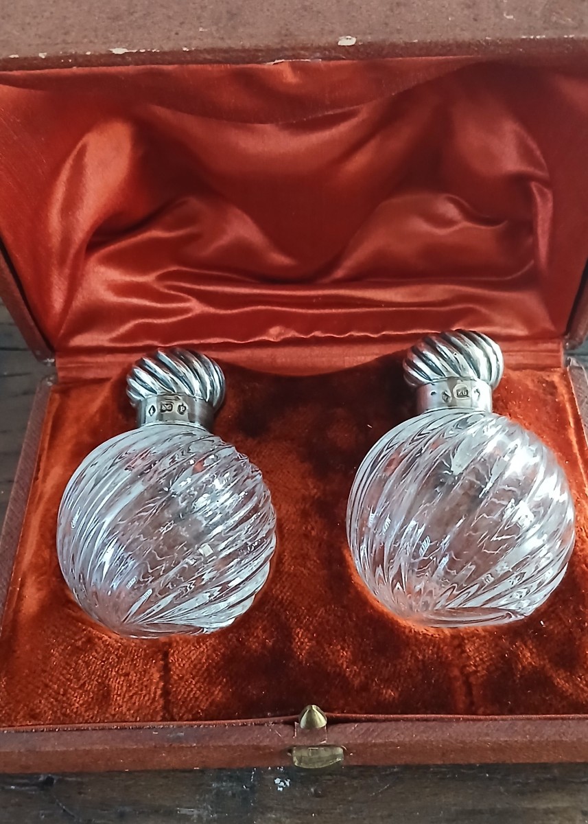 Set Of 2 Perfume Or Salt Bottles