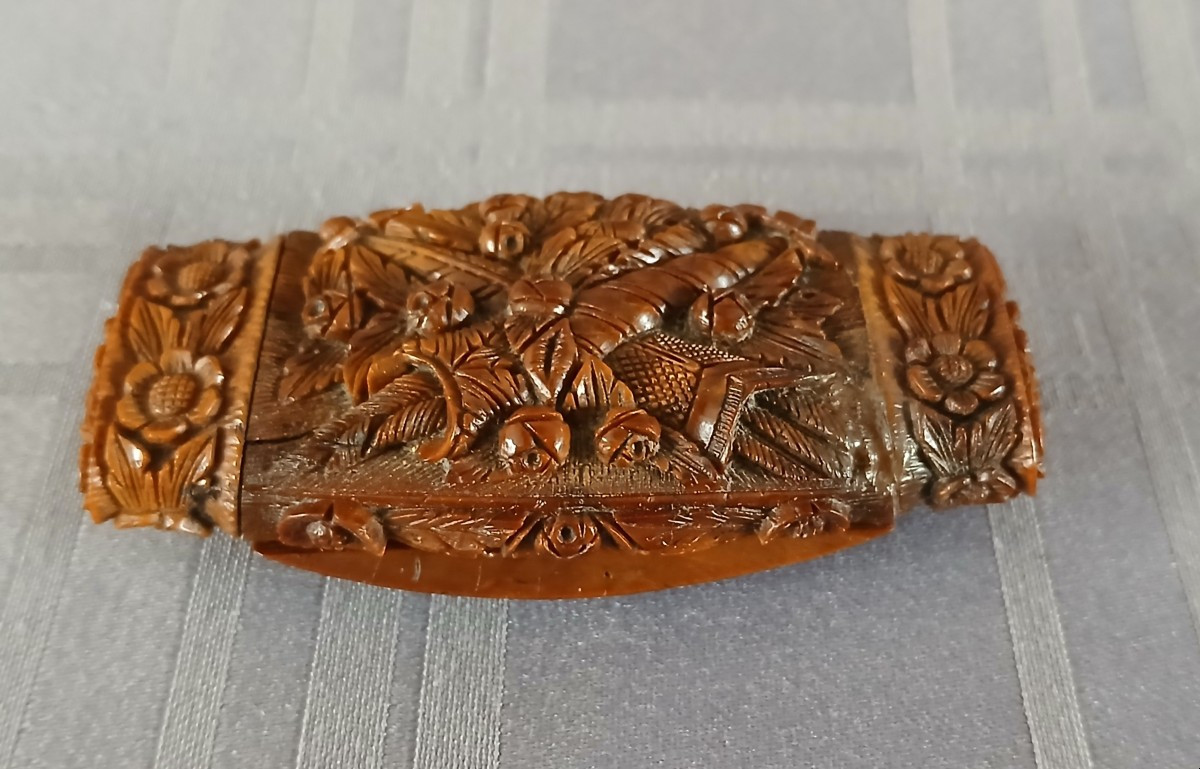 Tabatière Corozo sculptée d'une harpe et de fleurs-photo-2