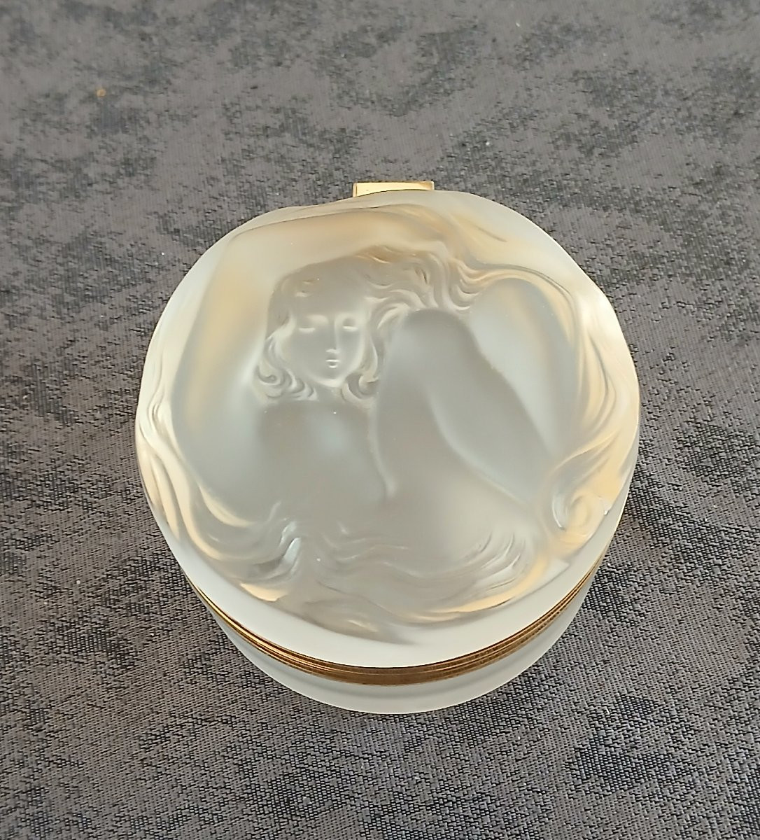 Lalique - Powder Box With Intaglio Naiad Design-photo-2