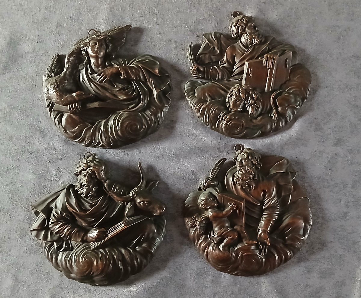 4 médaillons bas relief en bronze , représentation évangéliste