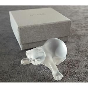LALIQUE - Chat jouant en cristal pressé moulé et dépoli