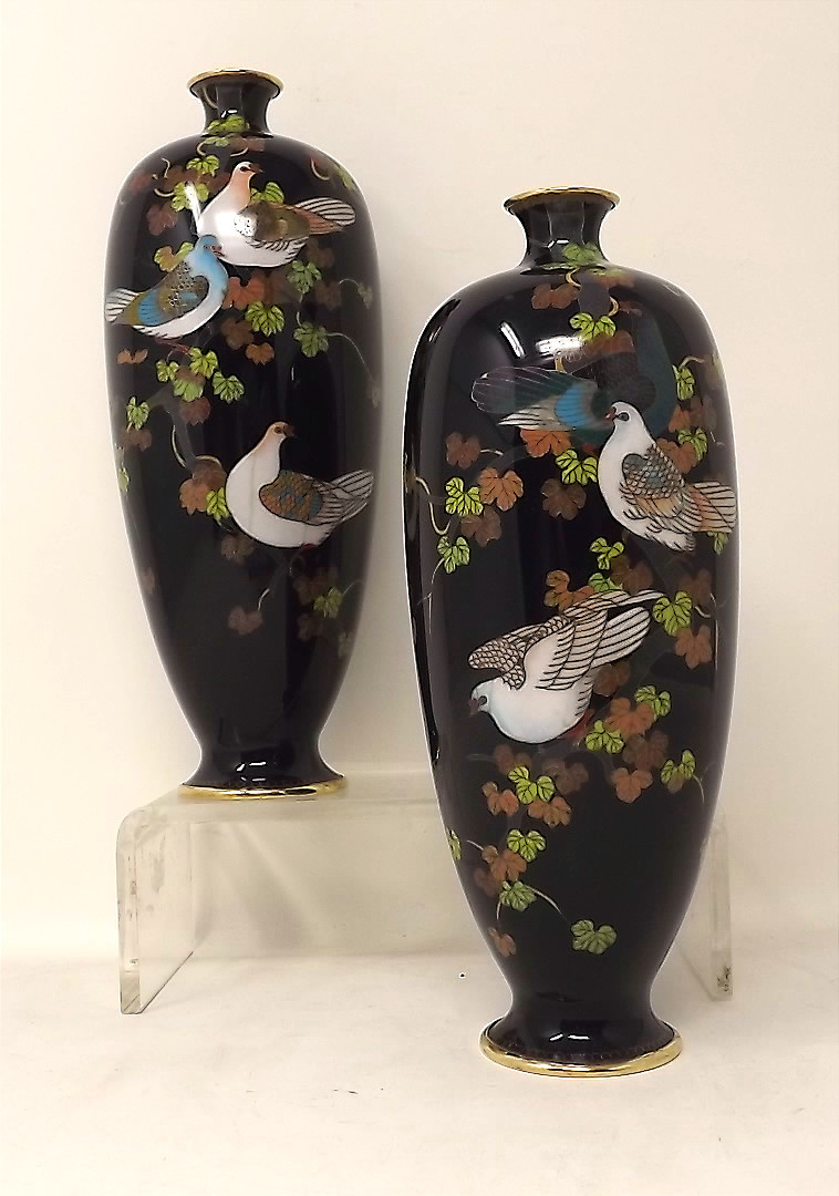 paire de vases Japonais cloisonnés époque Meiji oiseaux sur branches