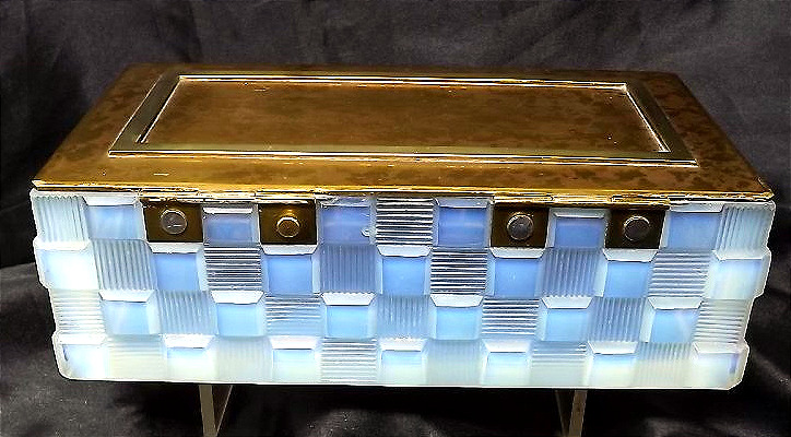 coffret "LES DAMIERS" verre opalescent couvercle tableterie de laiton Marius Sabino -photo-2