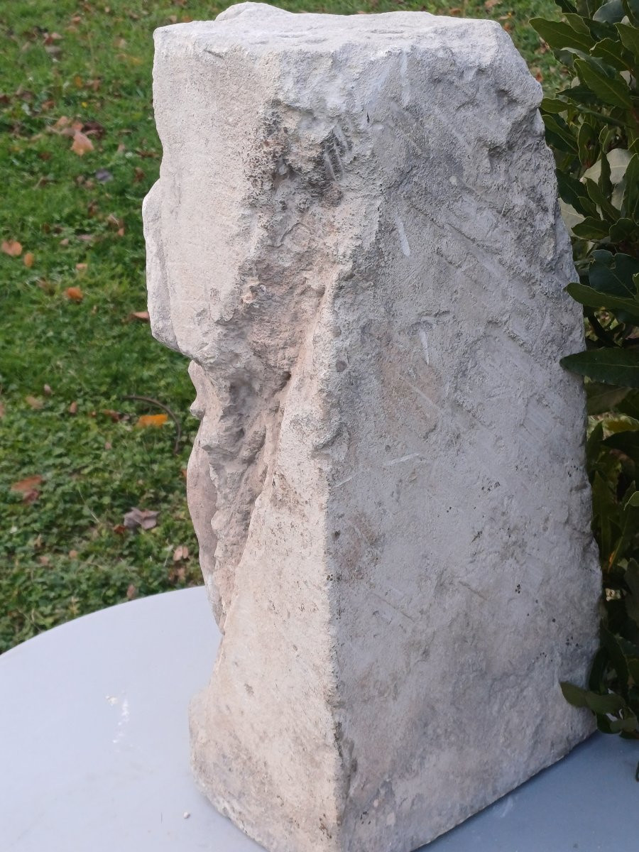 Haut relief St Sebastien statue d'angle de b&acirc;timent-photo-1