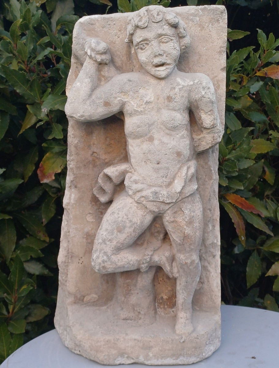 Haut relief St Sebastien statue d'angle de b&acirc;timent