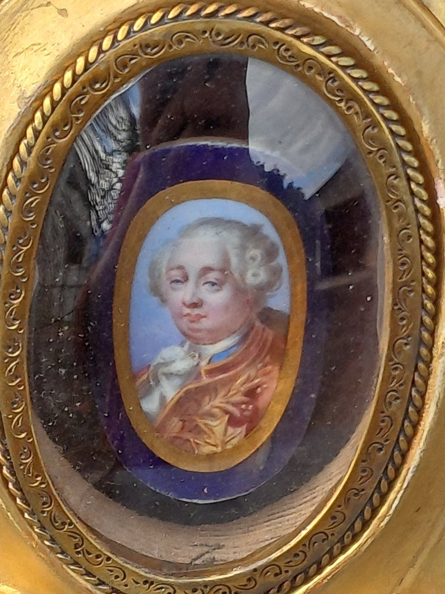 Souvenir royaliste portrait de Louis XVI porcelaine et bois doré -photo-4