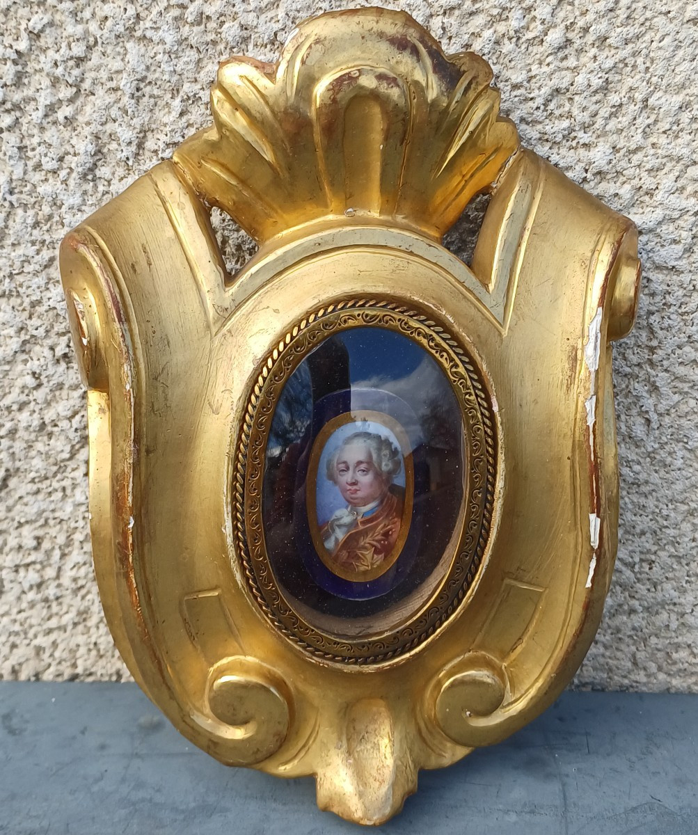 Souvenir royaliste portrait de Louis XVI porcelaine et bois doré 