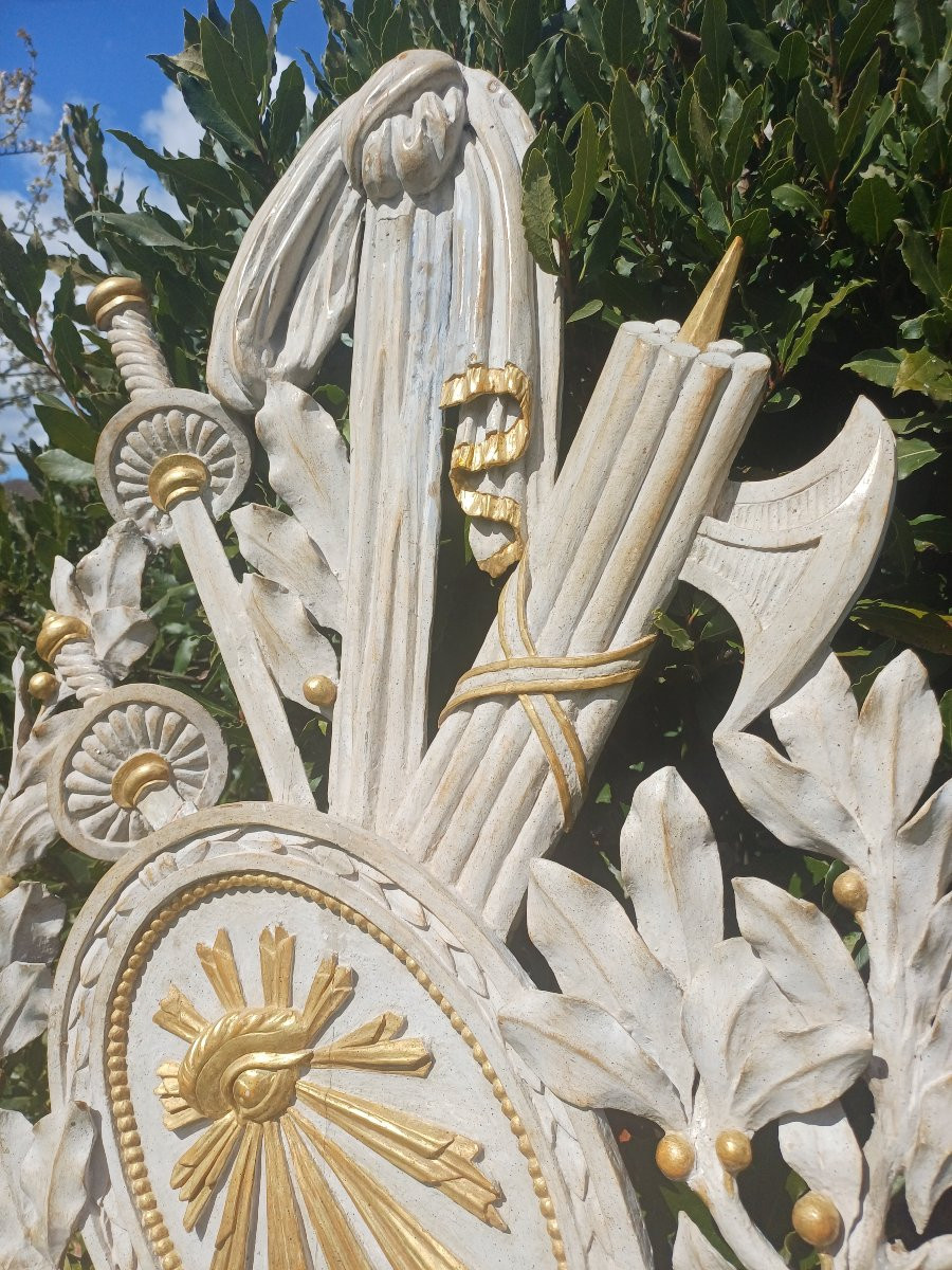 Element de boiseries Oeil de Dieu et armes bois sculpt&eacute; -photo-4