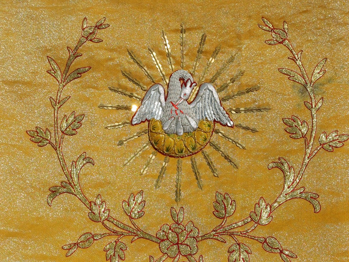 Humeral Veil For The Blessed Sacrament Procession, Made Of Gold-colored Fabric With Gold Embroidery-photo-2