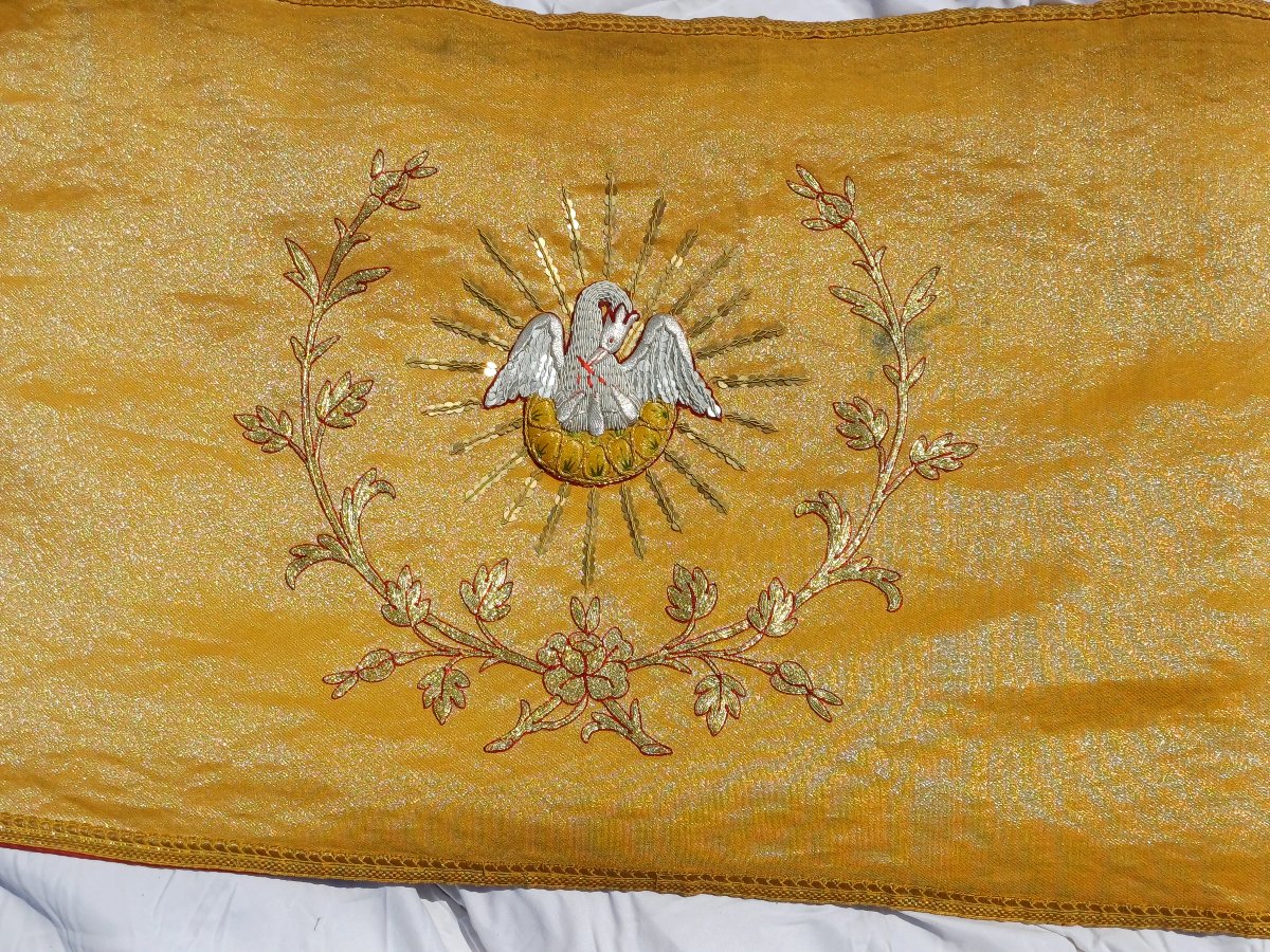 Humeral Veil For The Blessed Sacrament Procession, Made Of Gold-colored Fabric With Gold Embroidery-photo-3