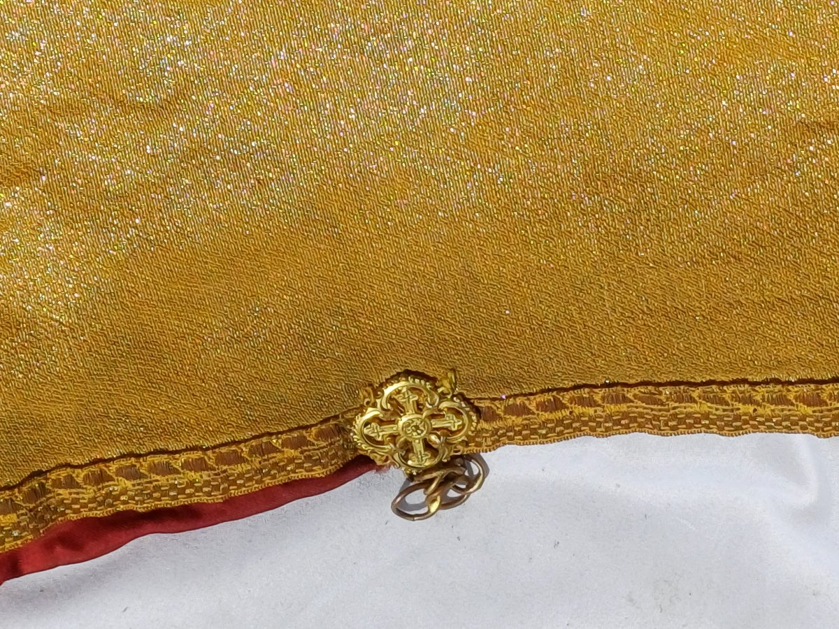 Humeral Veil For The Blessed Sacrament Procession, Made Of Gold-colored Fabric With Gold Embroidery-photo-4