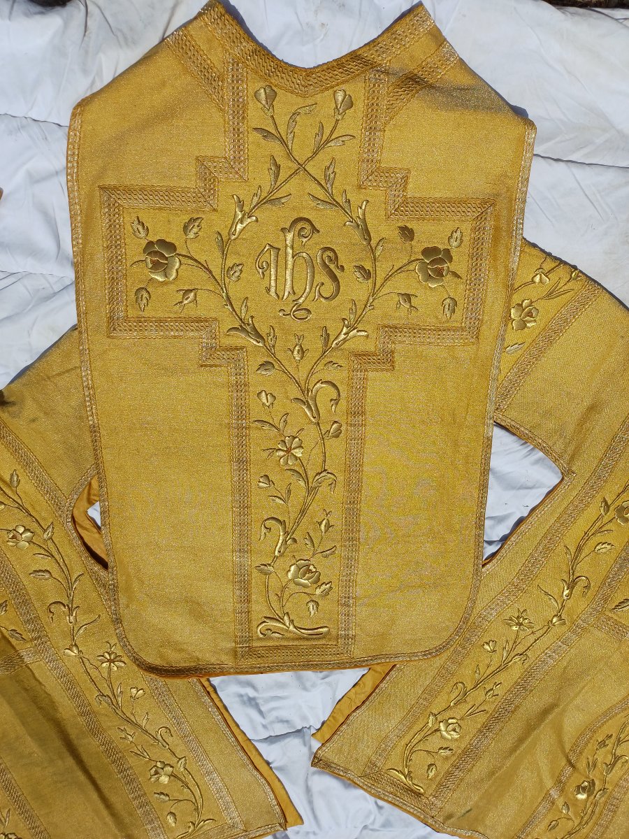 3-horse Chasuble And Two Dalmatics Made Of Gold-colored Fabric With Gold Embroidery-photo-3