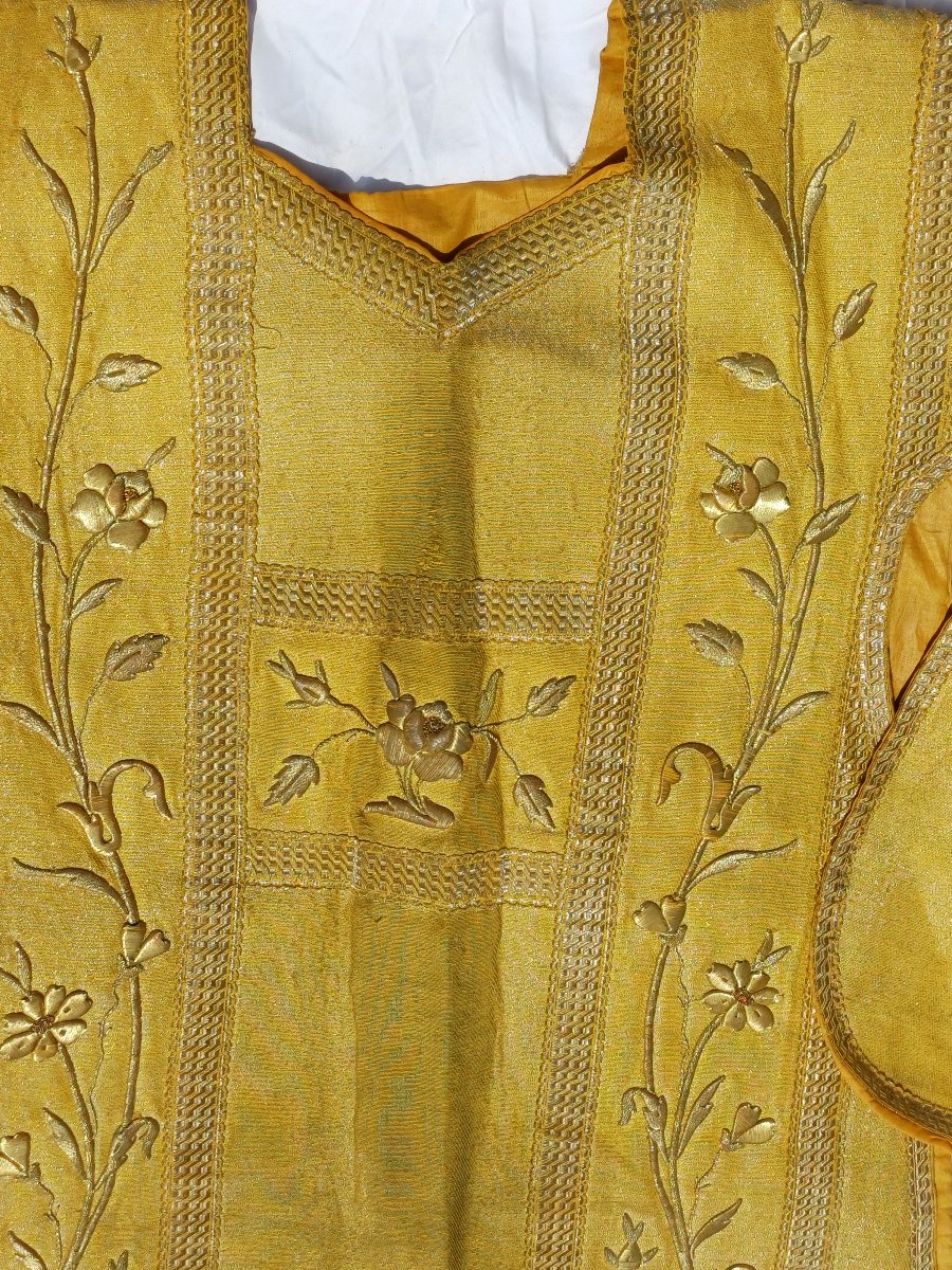 3-horse Chasuble And Two Dalmatics Made Of Gold-colored Fabric With Gold Embroidery-photo-4
