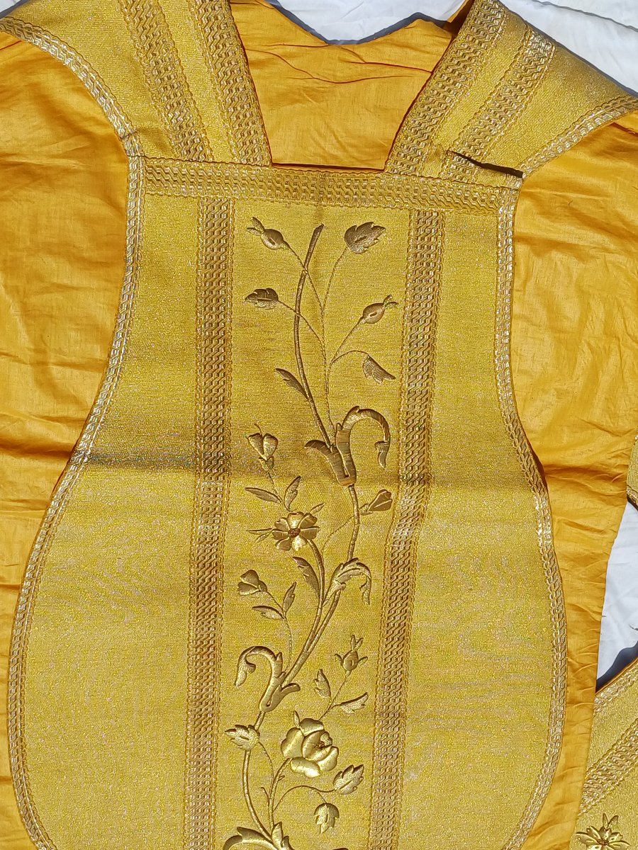 3-horse Chasuble And Two Dalmatics Made Of Gold-colored Fabric With Gold Embroidery-photo-1