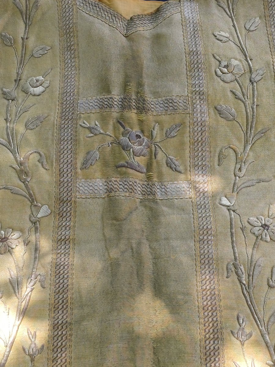 3-horse Chasuble And Two Dalmatics Made Of Gold-colored Fabric With Gold Embroidery-photo-3