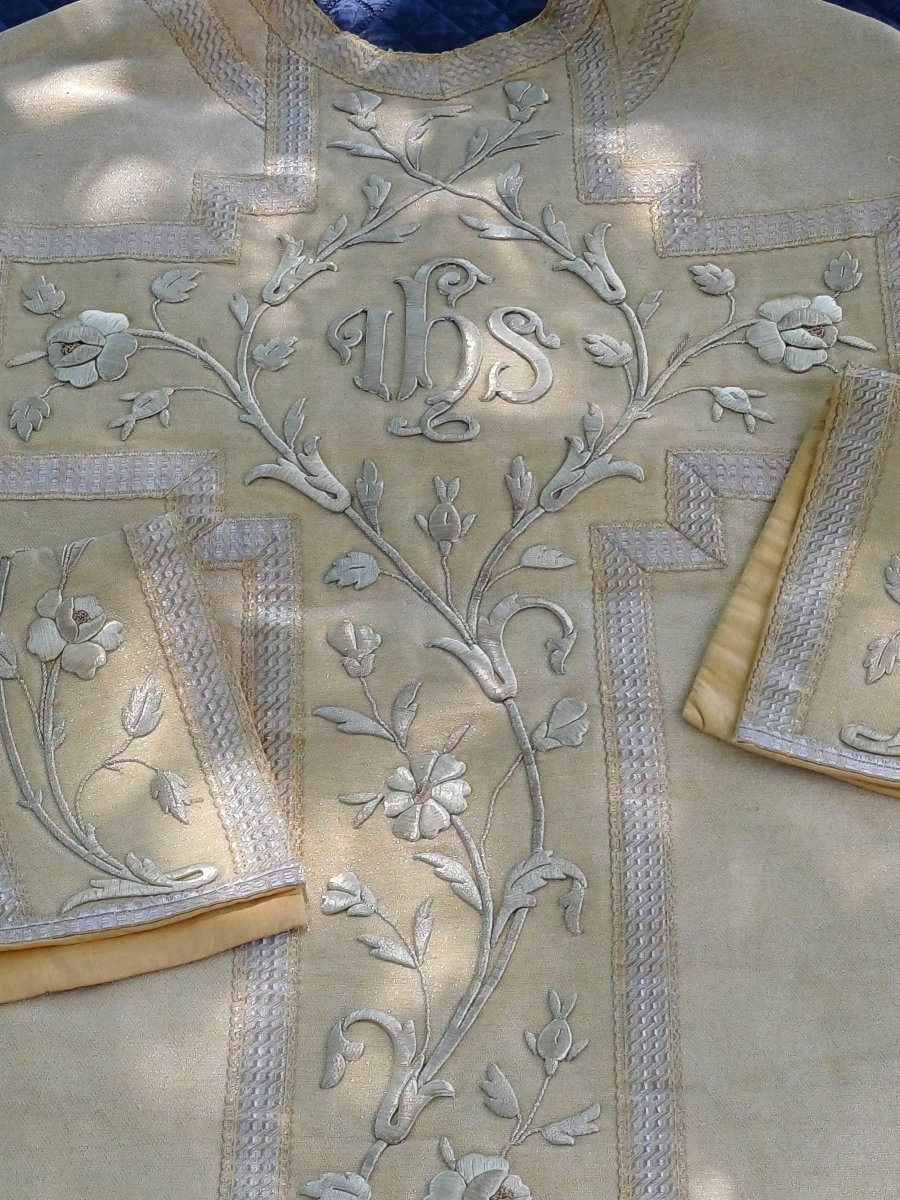 3-horse Chasuble And Two Dalmatics Made Of Gold-colored Fabric With Gold Embroidery-photo-4