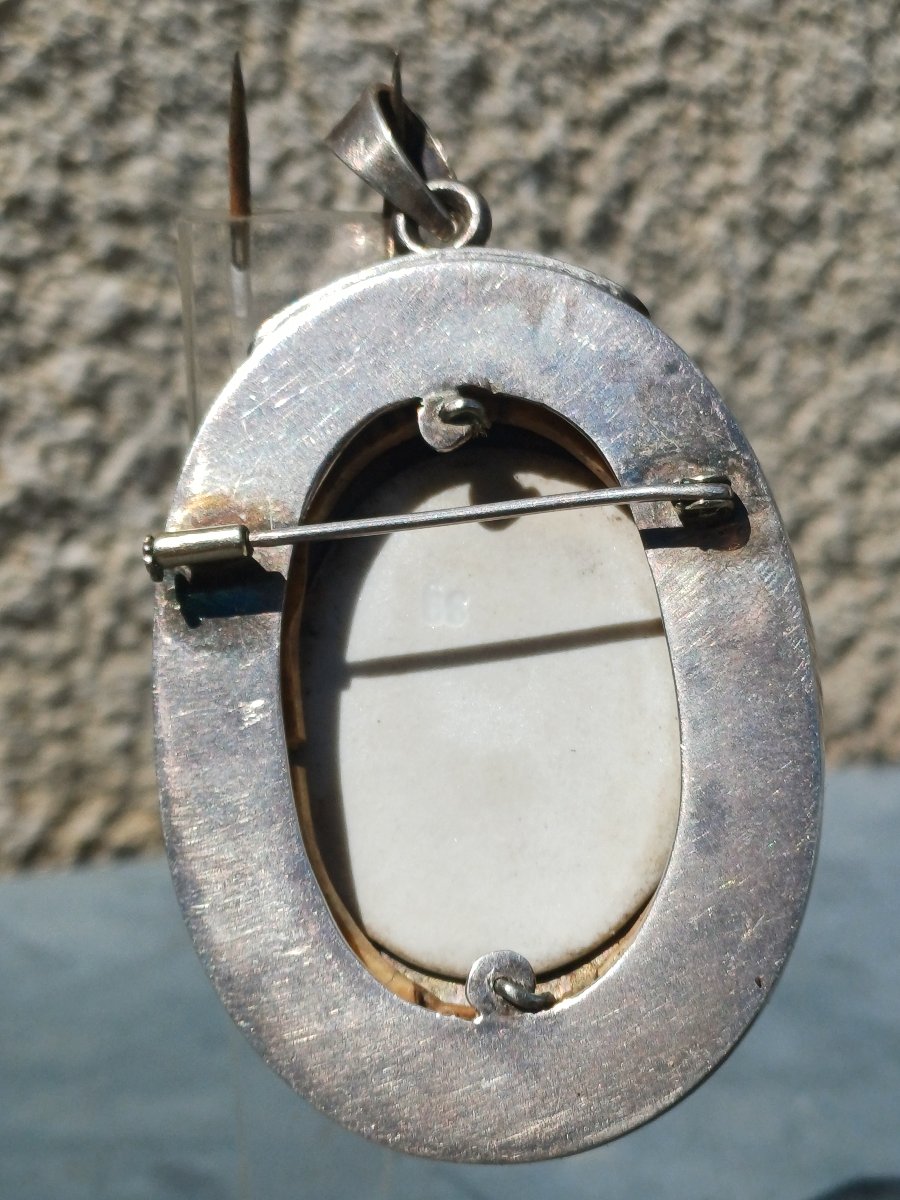 Religious Medallion Brooch: Virgin Mary On A Chair  -photo-4