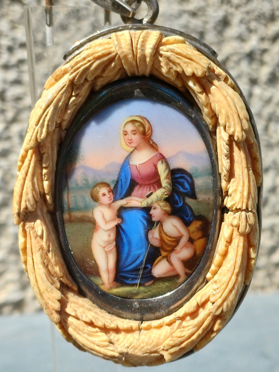 Religious Medallion Brooch: Virgin Mary On A Chair  