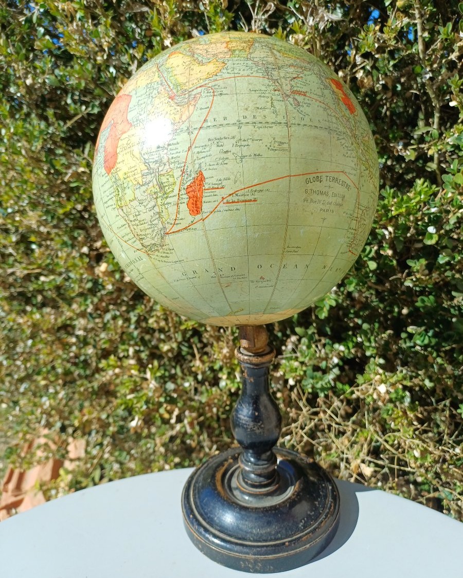 Globe terrestre G.Thomas petit modèle
