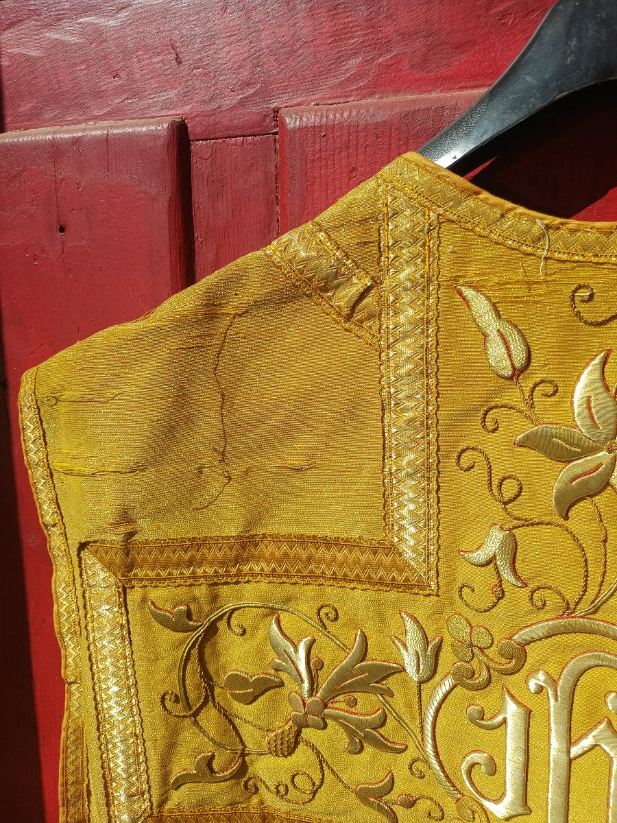 19th-century Chasuble Made Of Gold-threaded Fabric With Gold Embroidery -photo-2