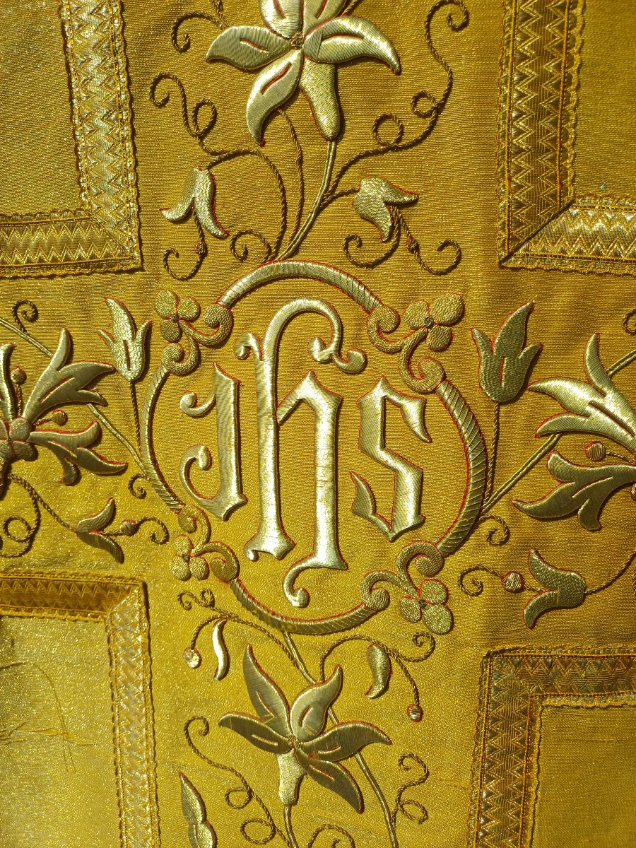 19th-century Chasuble Made Of Gold-threaded Fabric With Gold Embroidery -photo-4