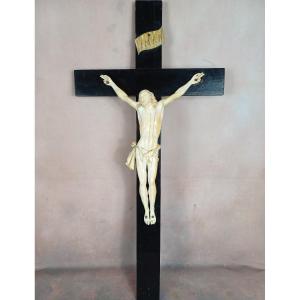 Christ en ivoire 19ème avec document Cites 