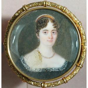 Broche pomponne portrait miniature Princesse diadème