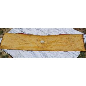 Humeral Veil For The Blessed Sacrament Procession, Made Of Gold-colored Fabric With Gold Embroidery